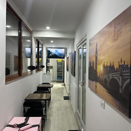 Aral Hostel بيرات المظهر الخارجي الصورة