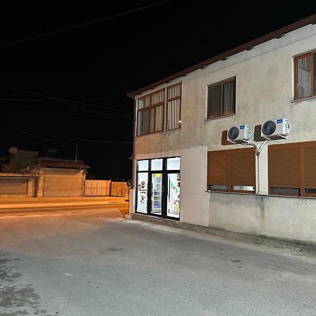 Aral Hostel بيرات المظهر الخارجي الصورة