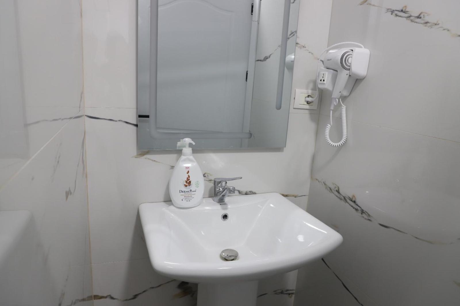 Aral Hostel بيرات المظهر الخارجي الصورة