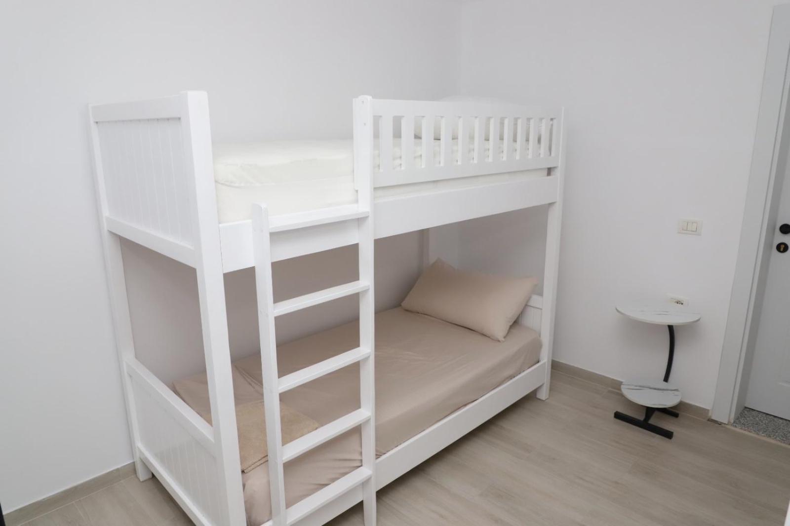 Aral Hostel بيرات المظهر الخارجي الصورة