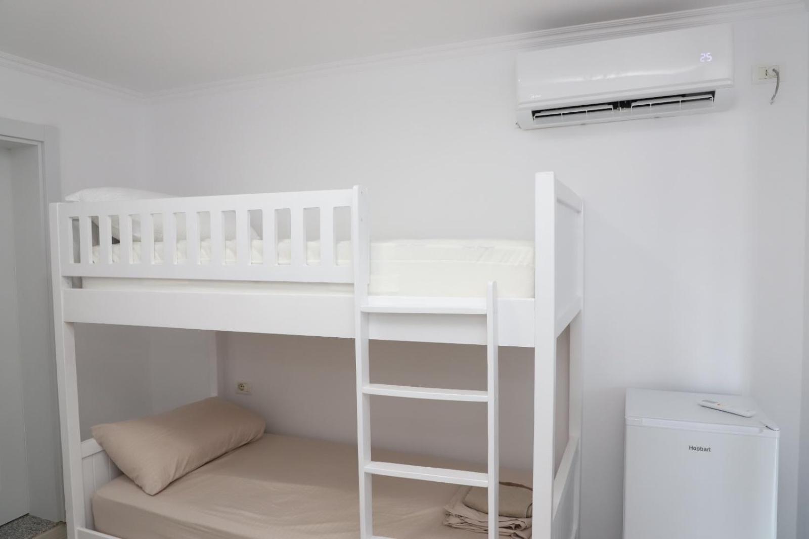Aral Hostel بيرات المظهر الخارجي الصورة