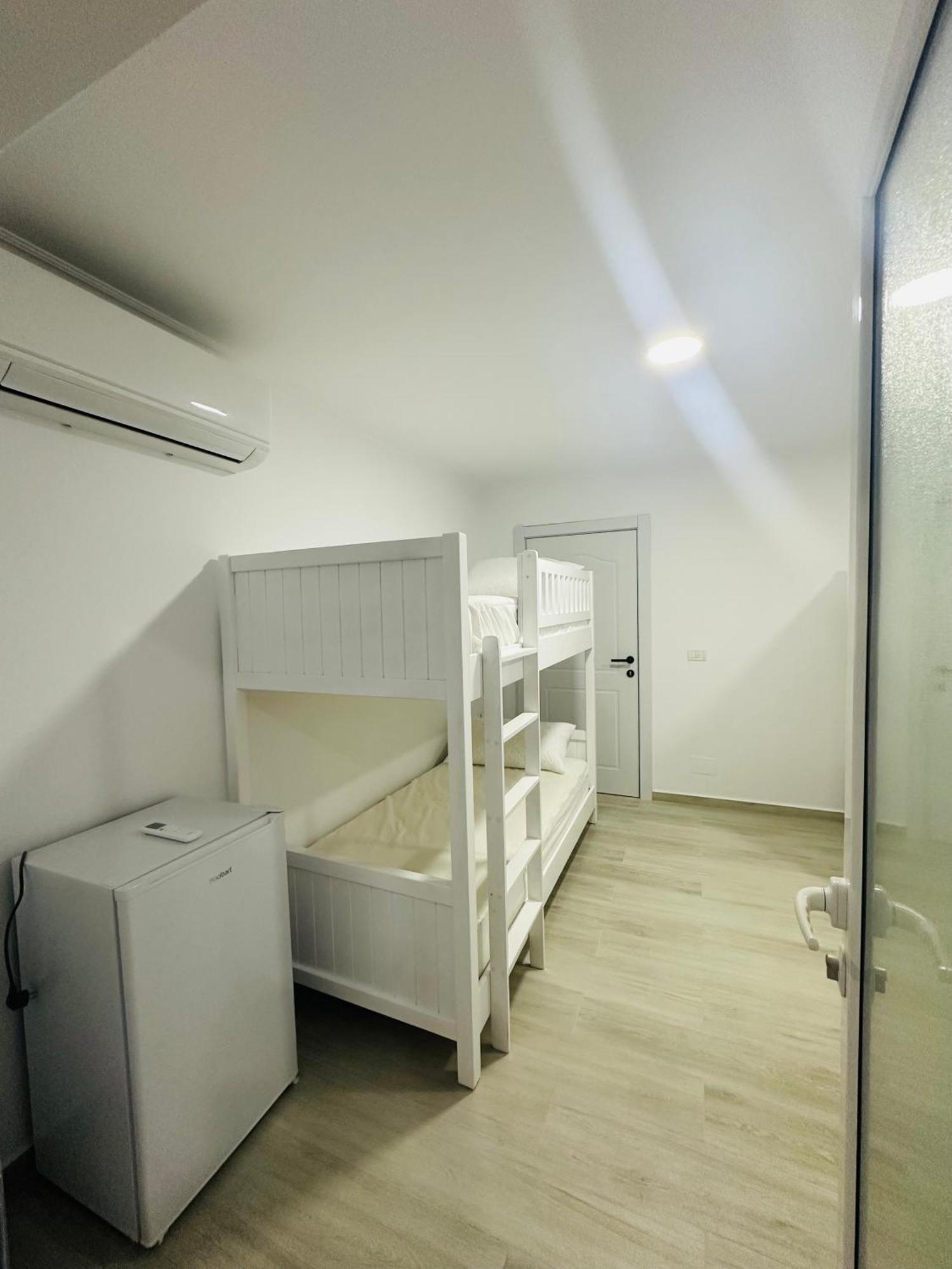 Aral Hostel بيرات المظهر الخارجي الصورة