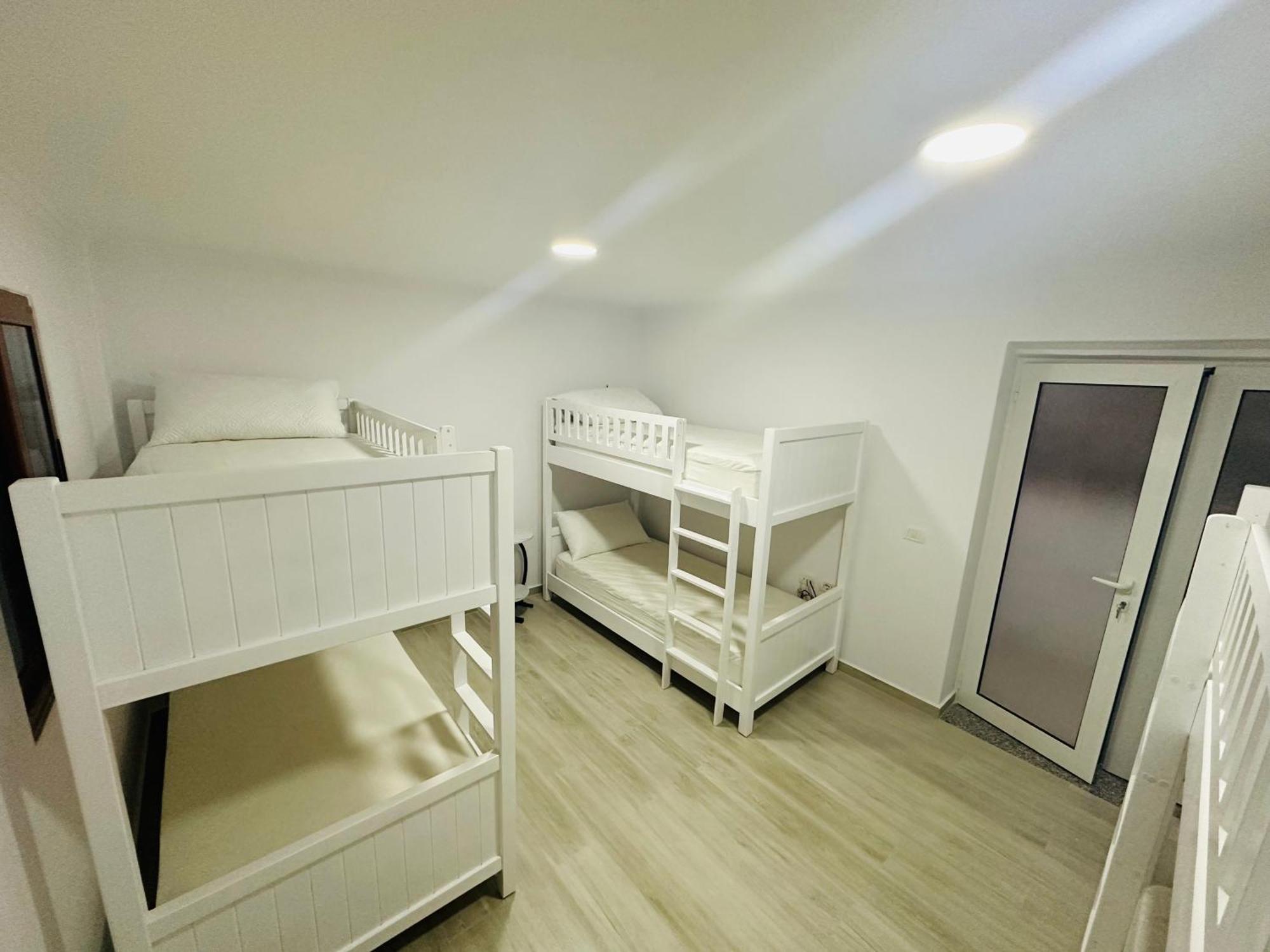 Aral Hostel بيرات المظهر الخارجي الصورة