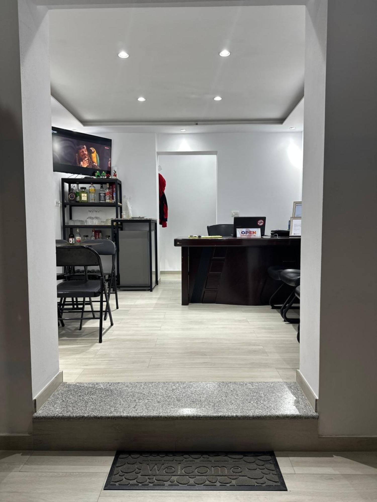 Aral Hostel بيرات المظهر الخارجي الصورة